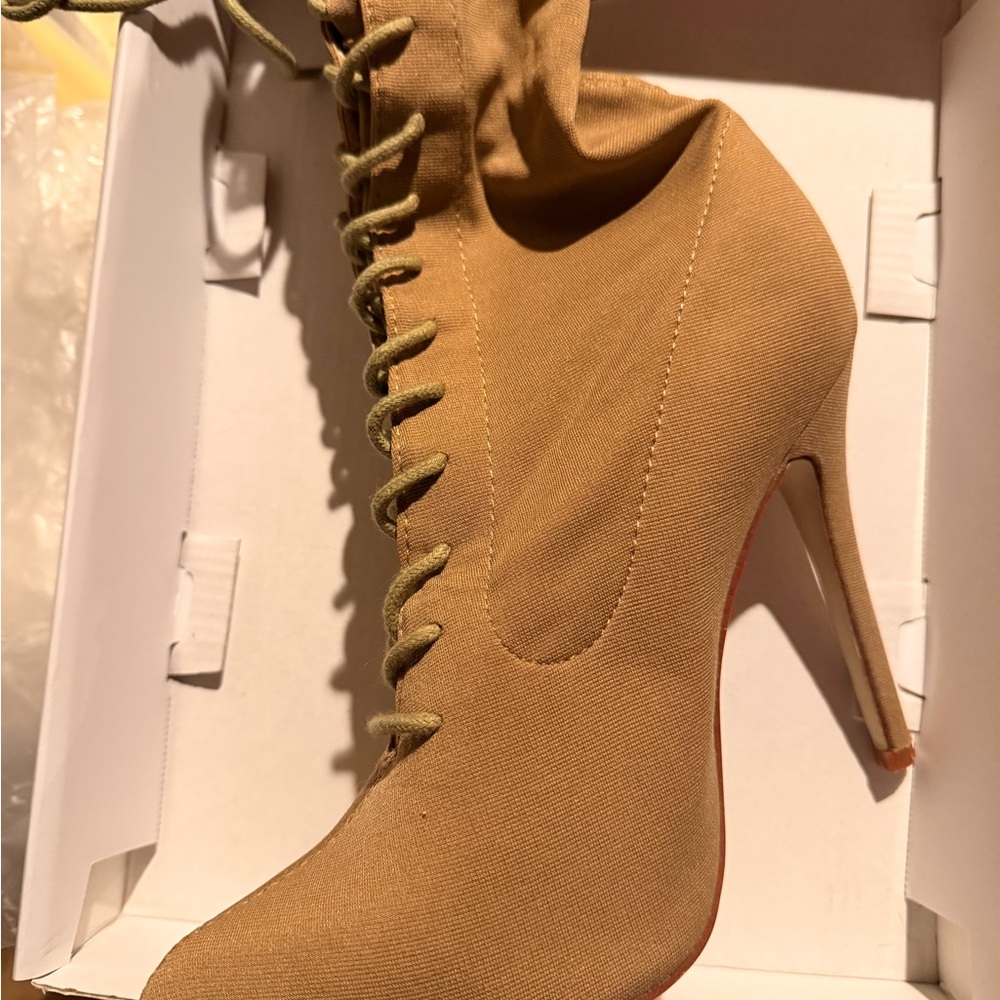 Stylish Tan Women's Boots